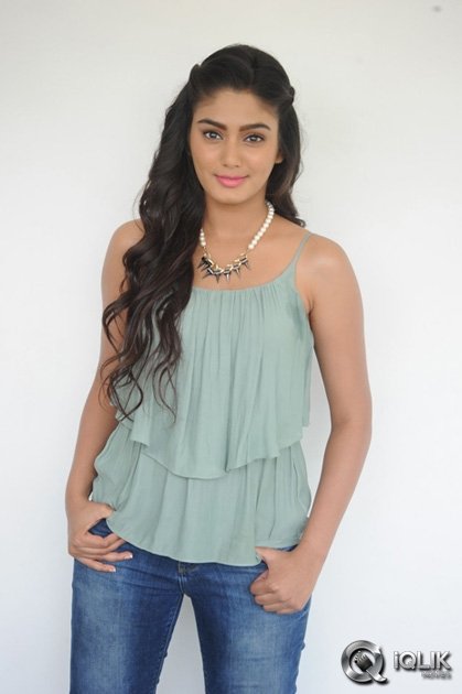 Sana-Maqbool-at-Dikkulu-Choodaku-Ramayya-Press-Meet